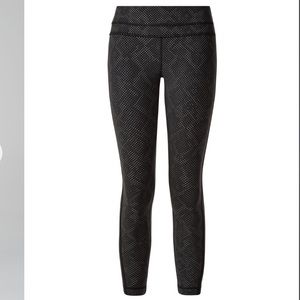 NWT lululemon pace tight lights out - size 6 - reflective reptile